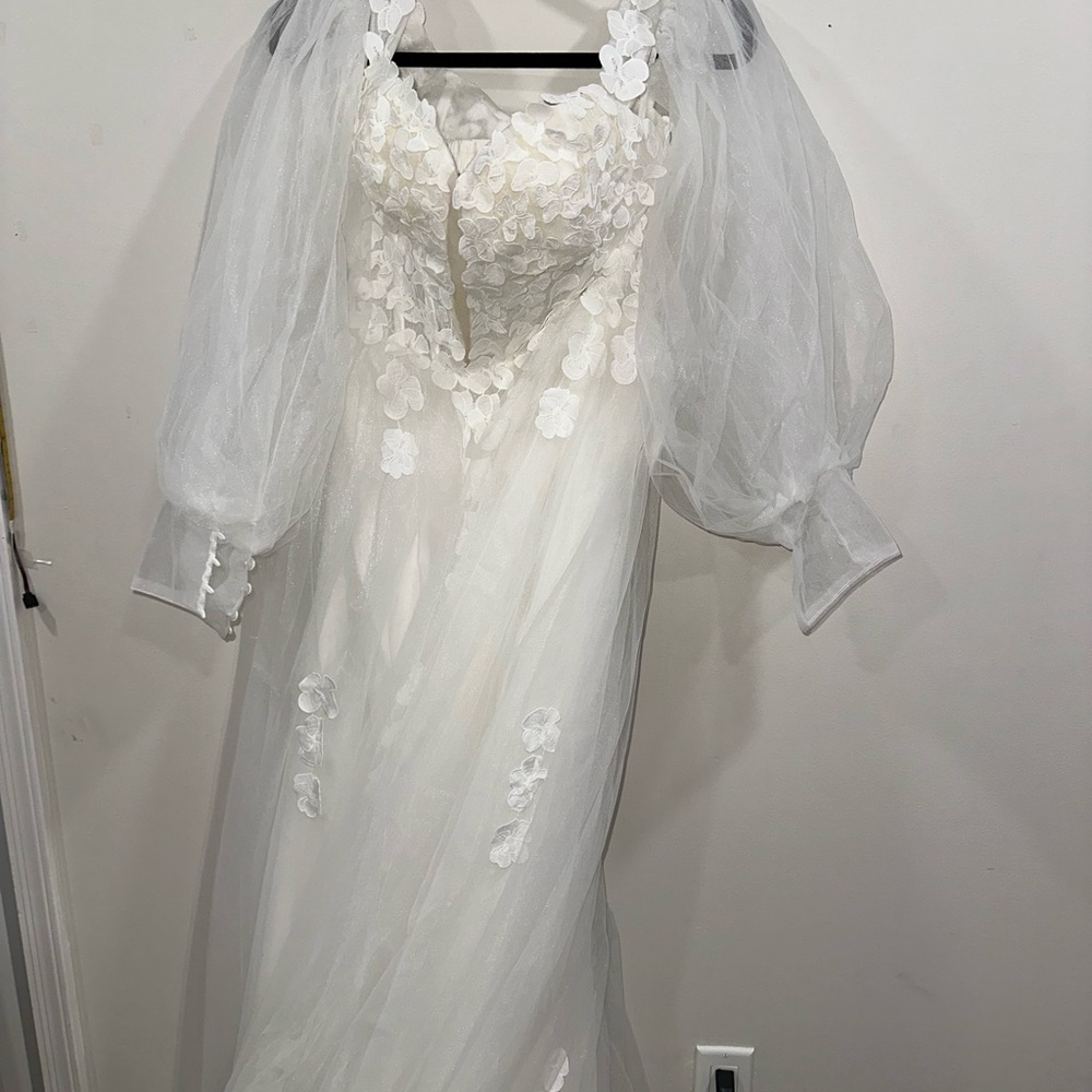 Elegant White Off-Shoulder Lace Dress - Picture 9 of 11